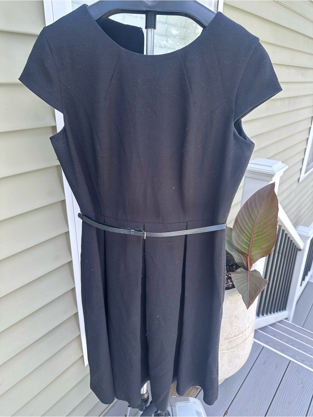 Liz Claiborne Black Cap-Sleeve Midi Dress with Waist Belt